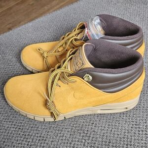 Nike Men's Yellow and Brown Sneakers